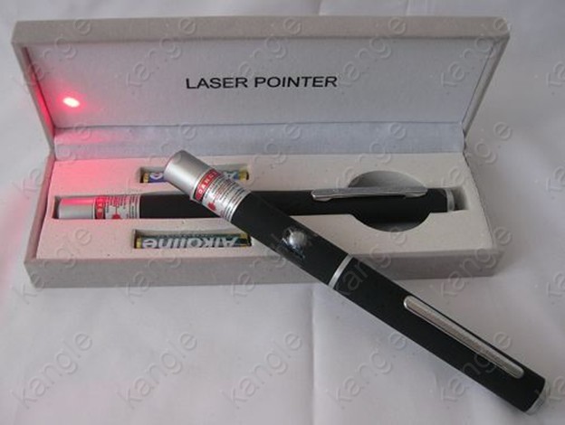 un pointeur laser rouge puissant